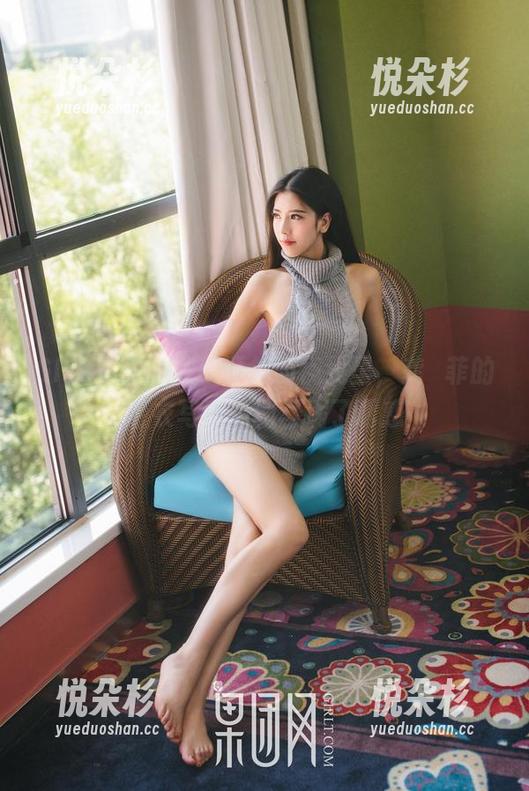 GIRLT果团网 - 倾斜的视线里，龚玥菲的毛衣写真福利写满了诱惑