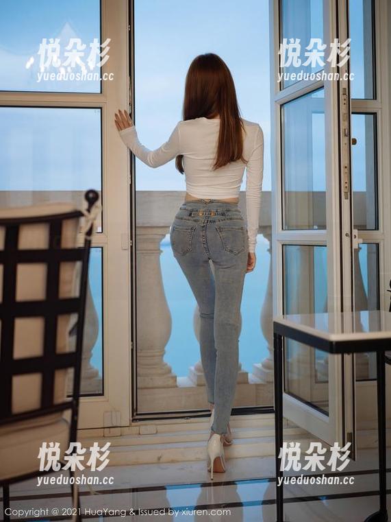 HuaYang花漾 - 陈秋雨最新图册，黑丝映衬下的她，真是个谜……