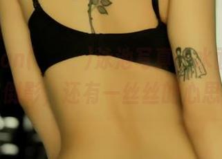 Hyoyeon(김효연)泳池写真，水面上不仅有倒影，还有一丝丝的心思。