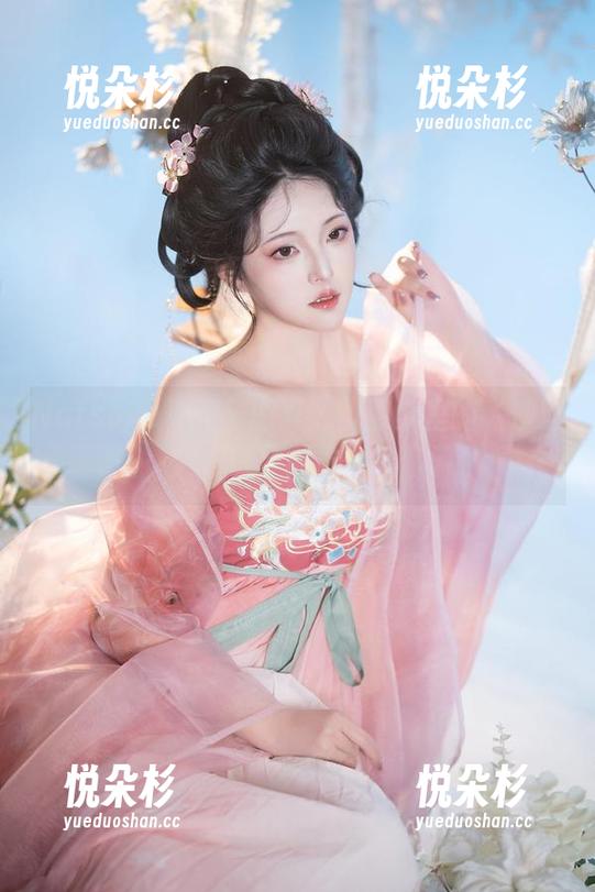 Natsuko夏夏子的夏天，图集里的‘沙滩’画面