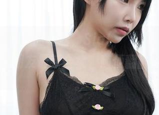 拯救无聊时光的利器，Sia(시아)的[Paranhosu]女朋友最新合集，随便翻翻都是乐趣。