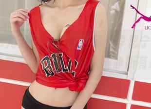 UGirls尤果网 – 更新在即，李思宁的白衬衫就像是一道清流，轻松洗净所有杂念！
