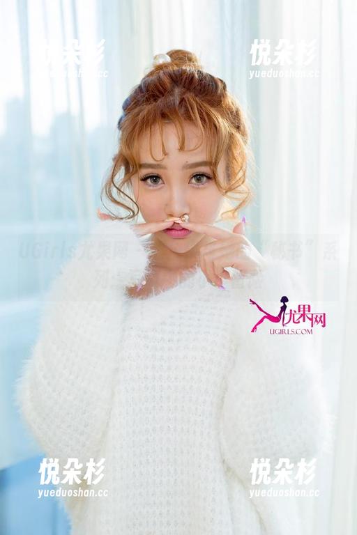 UGirls尤果网 - 王尔琳与她的“秘书”系列：写真中的小小冒险