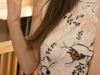 UGirls尤果网 – 霓梓心的旗袍私房图集：美的让人想借女主的裙摆匆匆而过！