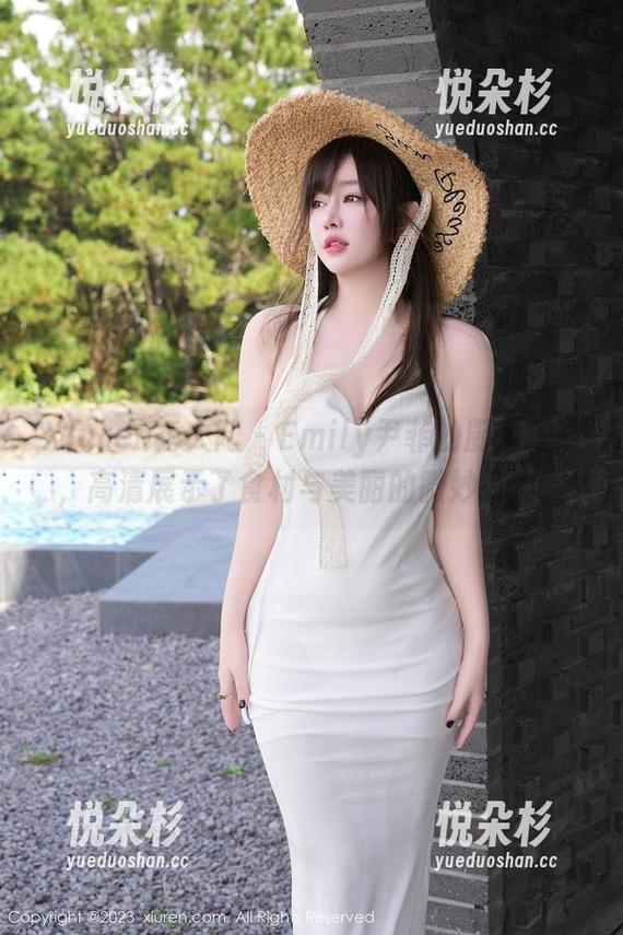 Xiuren秀人网 - Emily尹菲的厨娘写真，高清展示了食材与美丽的微妙氛围。