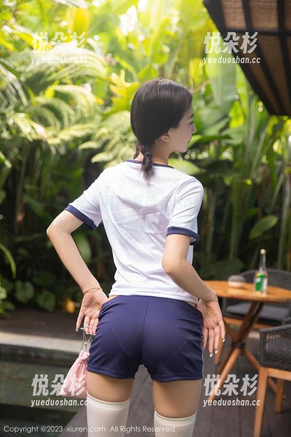 Xiuren秀人网 - 夏诗诗Sally的新作品，分享她的可爱侧脸，我有点被咬到了