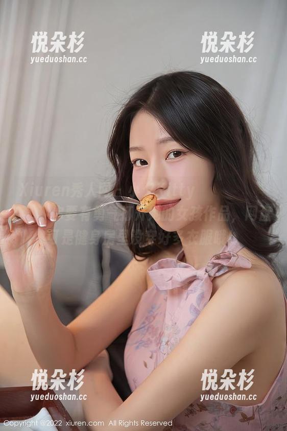 Xiuren秀人网 - 小夕Kittyпопросила、你要有勇气打开她的女孩作品，网盘可是健身房里没穿好多衣服哦！