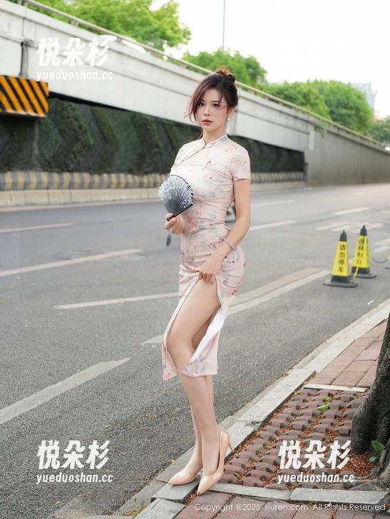 Xiuren秀人网 - 林文文yooki的纯白写真集，隐约透露出一点小害羞？