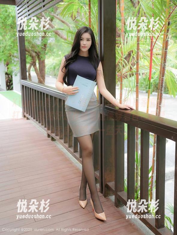 Xiuren秀人网 - 被黄婧GIGI的居家套图打动，突然好想在家里随便穿着自己最爱的老虎纹睡衣一整天。
