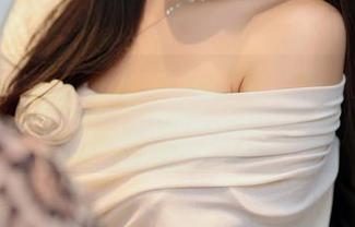 YouMi尤蜜荟 – 在线体验金，高清呈现，lingyu69和她的女友意味深长哟！