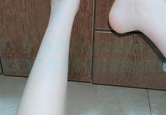 微密圈 – 当禮服遇上YuYu超甜丫：原图里优雅渐变至我无意间打裂的尴尬感！