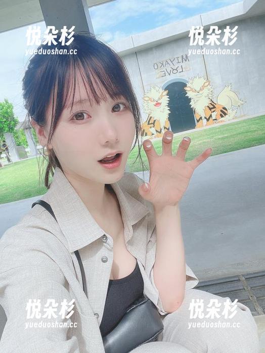 吊带枕边的惬意，けん研那么随意地穿搭，有些脑洞大开。