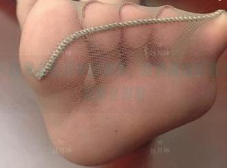 微密圈 – 这里有丝月神的美图，红色高跟鞋连光脚都显得那么时髦