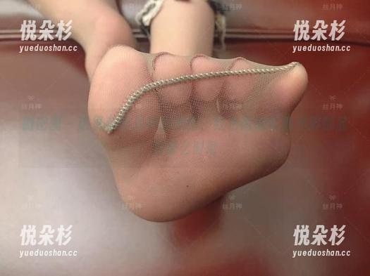 微密圈 - 这里有丝月神的美图，红色高跟鞋连光脚都显得那么时髦