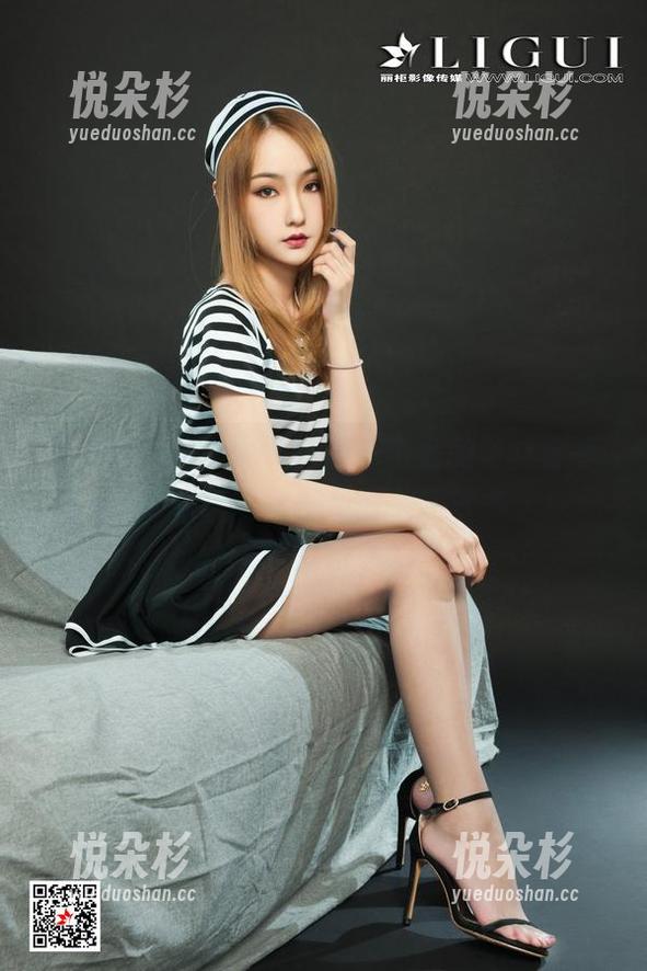 丽柜ligui - 香气四溢，小七的写真分享，洗掉疲惫的同时也醉倒了许多人！