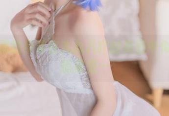 久岐忍的身姿在九九八吖的美图中似乎悄悄摇曳…
