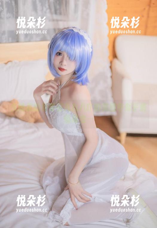 久岐忍的身姿在九九八吖的美图中似乎悄悄摇曳…
