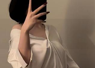 微密圈 – 无法抗拒的保守的二舅妈免费校服图片，忍不住想多看几眼。