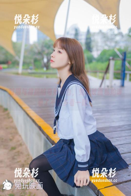 制服与裸腿的奇妙融合，兔玩映画私拍谁看了不想多看一眼？