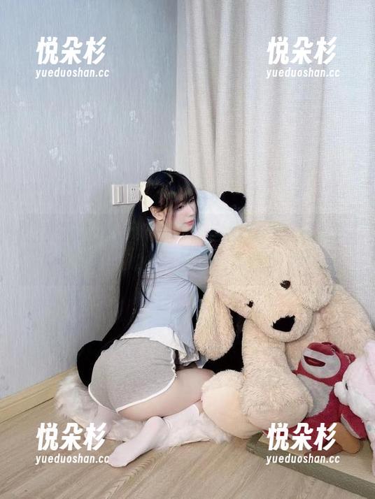 微密圈 - 绕开好莱坞，这里有十万口草莓粥粥的2024舰长福利高清图集！