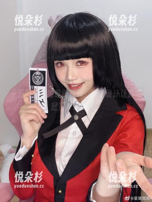 千反田鹿子的最新写真，内衣设计让我想起某种运动风。