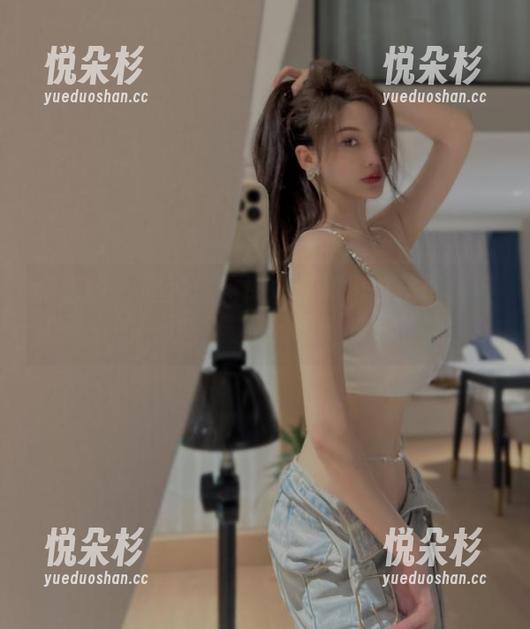 微密圈 - 照片里的周妍希和浴缸搭配得好像天生的一对，谁还记得她的其他妆容？