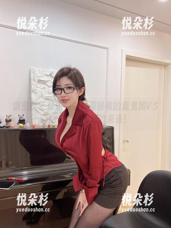 微密圈 - 就这色彩？周妍希的魔鬼黑VS诱惑白，原图体验来袭！