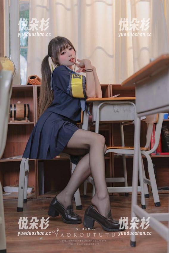 咬人小小兔 当咬人小小兔的独白被美图捕捉,二次元到现实的洪荒之力!