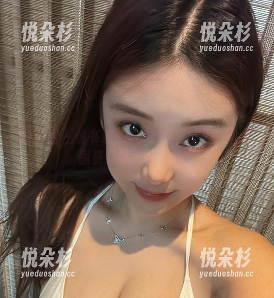 微密圈 - 秘书装vs.小奶雯：能否抗住原图资源的双重轰炸？