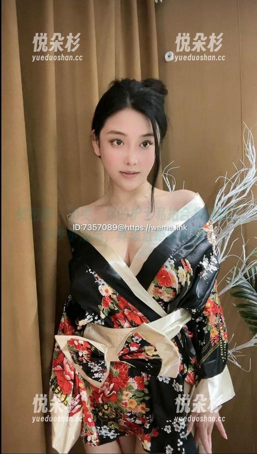 微密圈 - 奶雯，你的护士私拍合集里藏了多少小心思，真想近距离观察。