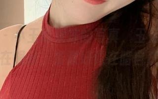 微密圈 – 小玉吃果冻的写真，玉足与美腿一抹在眼前，资源好像在暗自庆祝。