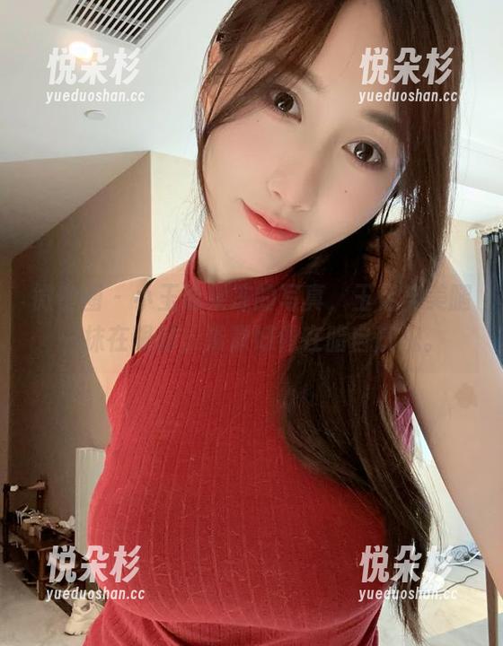 微密圈 - 小玉吃果冻的写真，玉足与美腿一抹在眼前，资源好像在暗自庆祝。