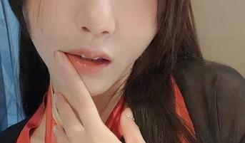 微密圈 – 美图中的马甲线：小玉吃果冻教我如何追求完美，心脏都受不了。