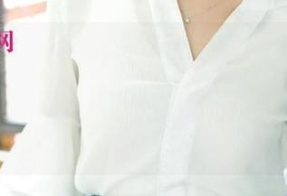 尤果网 – 晨曦总是让人想起那一位倔强的学姐，原图里随意的神态好像在说：‘来吧，拍我！’