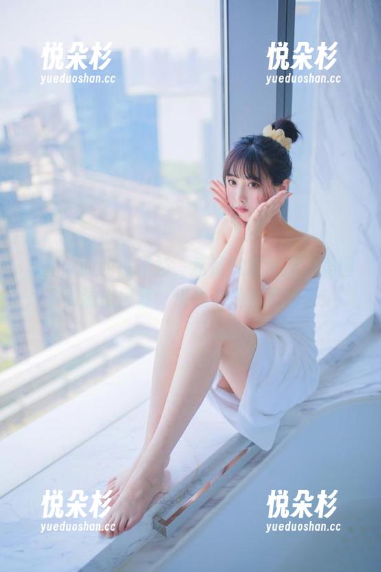 念雪ww的白衬衫，私房气息浓厚，美图多到溢出屏幕，快找个地方藏起来！