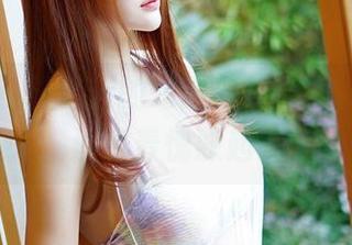 推女神 – 施忆佳的海边自拍合集，足以让沙滩羞愧躲起来