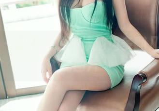 推女郎 – 忍不住想在泳池边多翻几张谭冰的图片