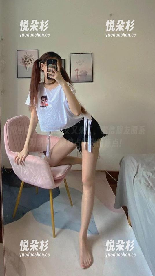 微密圈 - 提袜少女又来了，微信朋友圈系列图集，稳稳占领我的焦点！