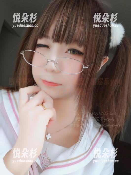 图片中的诱惑，黑丝小恶魔，摇摇乐yoyo闹得真不小啊。