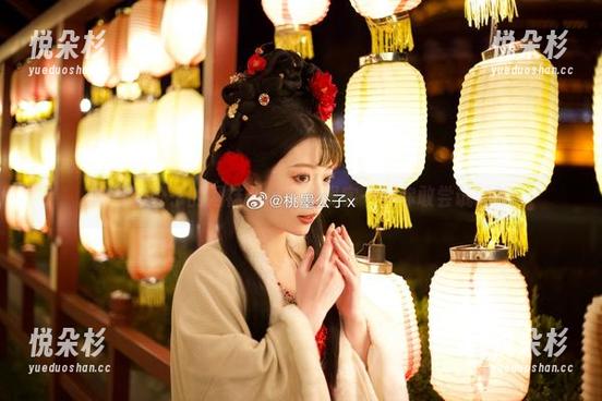 把桃墨公子的网袜cos搬到现实——你敢尝试吗？