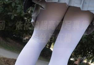 森萝财团 – 依依的超高清写真集：撩拨着的肉丝与红裙