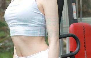 模范学院 – 灰丝让糯美子Mini的写真更吸睛，壁纸界的大逆袭！