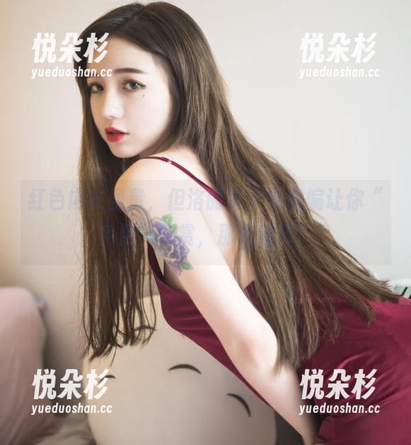 红色内衣虽贵，但洛丽塔大哥偏偏让你“免费”欣赏，那么划算！
