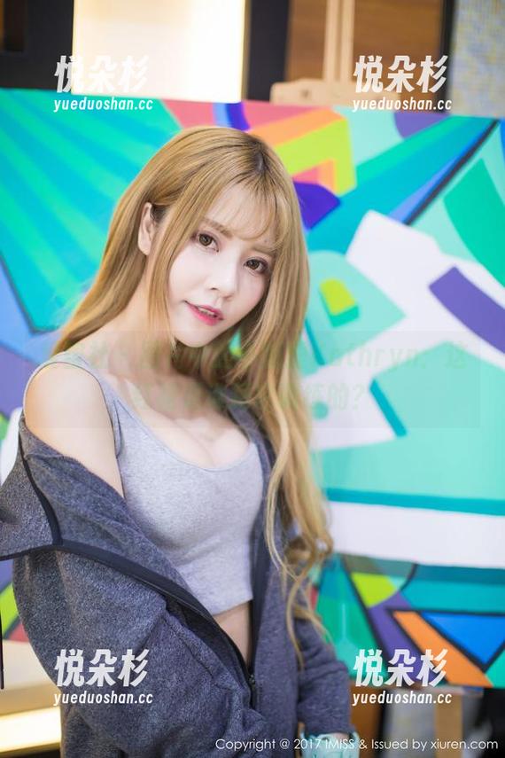爱蜜社 - 图片中的小狐狸Kathryn：这红裙是谁把它训练的？