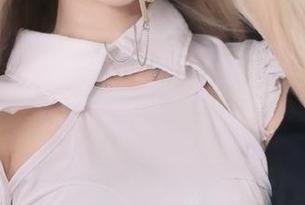狐玖玖的女仆系列私拍，随便一张都像在说：“来呀，别害羞”。