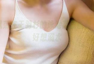 随意飘荡在王羽杉的泳池高清画面，莫名好想溺水