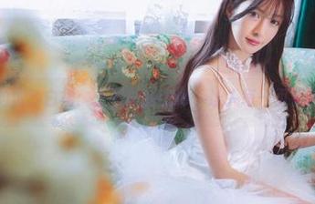 图册里的透纱白裙：王羽杉的cos，让人每一页都想做梦！