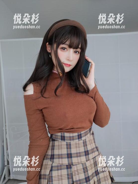 白银81的这组碧蓝航线写真，太像是动漫直接穿越到现实里，求这舰长有啥秘诀！