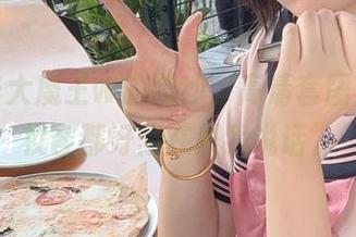 看眼酱大魔王w的婚纱，高清套图里每个妆容都好像在跟我说话。