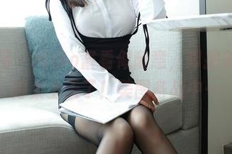 秀人网 – Miko酱看似随意，却把美脚搞得太上天了！美图备战中…